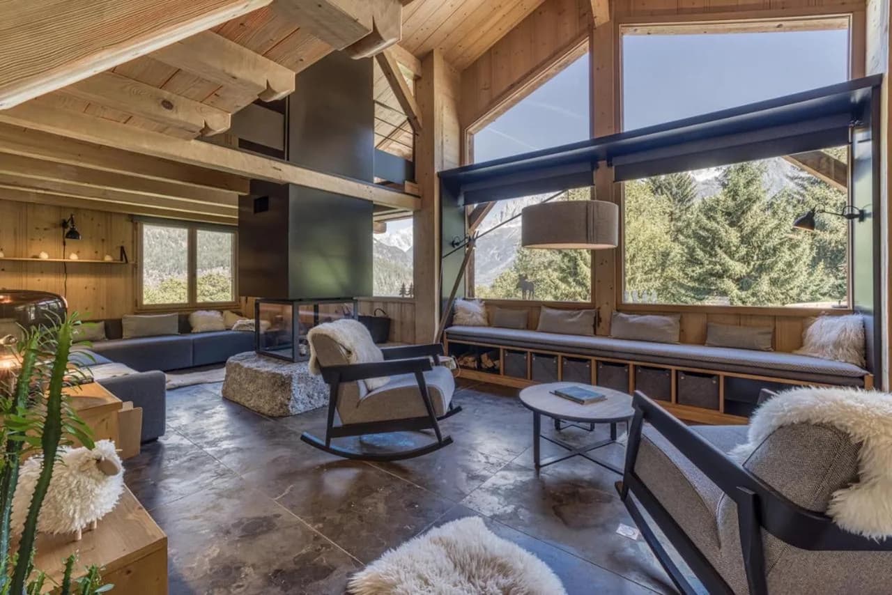 Stunning Ski-in/Ski-out Chalet With Designer Décor photo 2