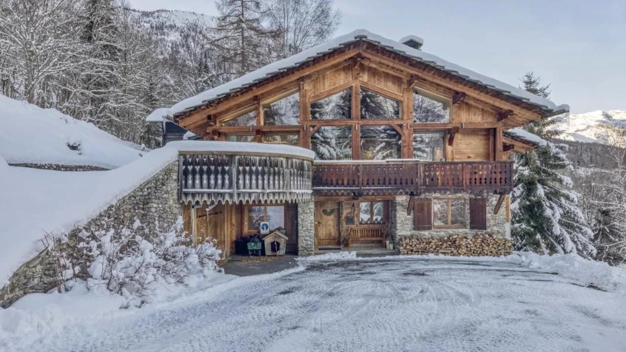 Stunning Ski-in/Ski-out Chalet With Designer Décor photo 4