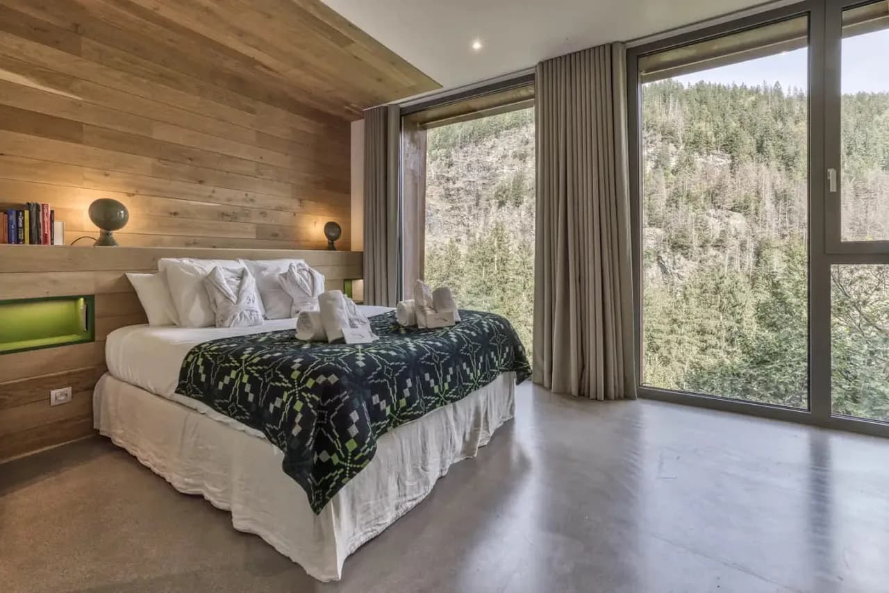 Breathtaking Cliffside Corten Steel Architectural Chalet photo 3
