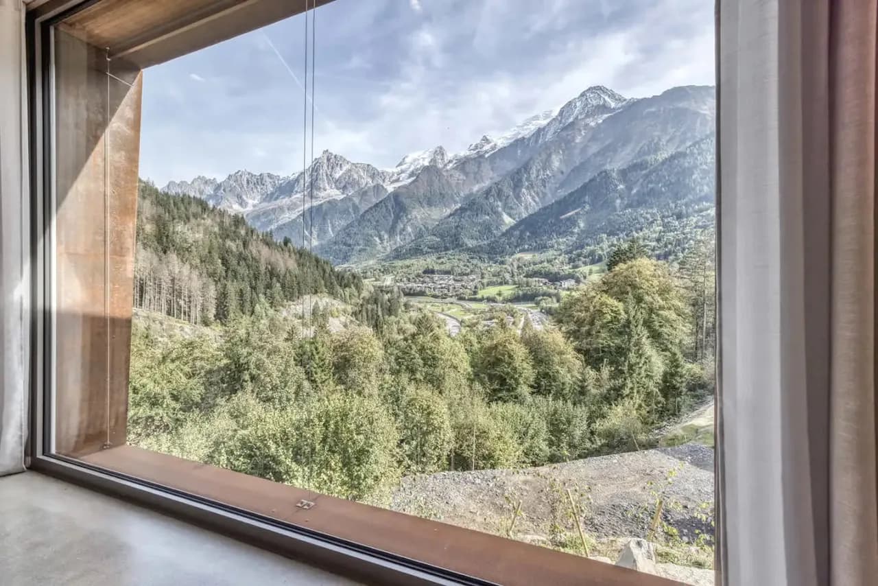 Breathtaking Cliffside Corten Steel Architectural Chalet photo 4