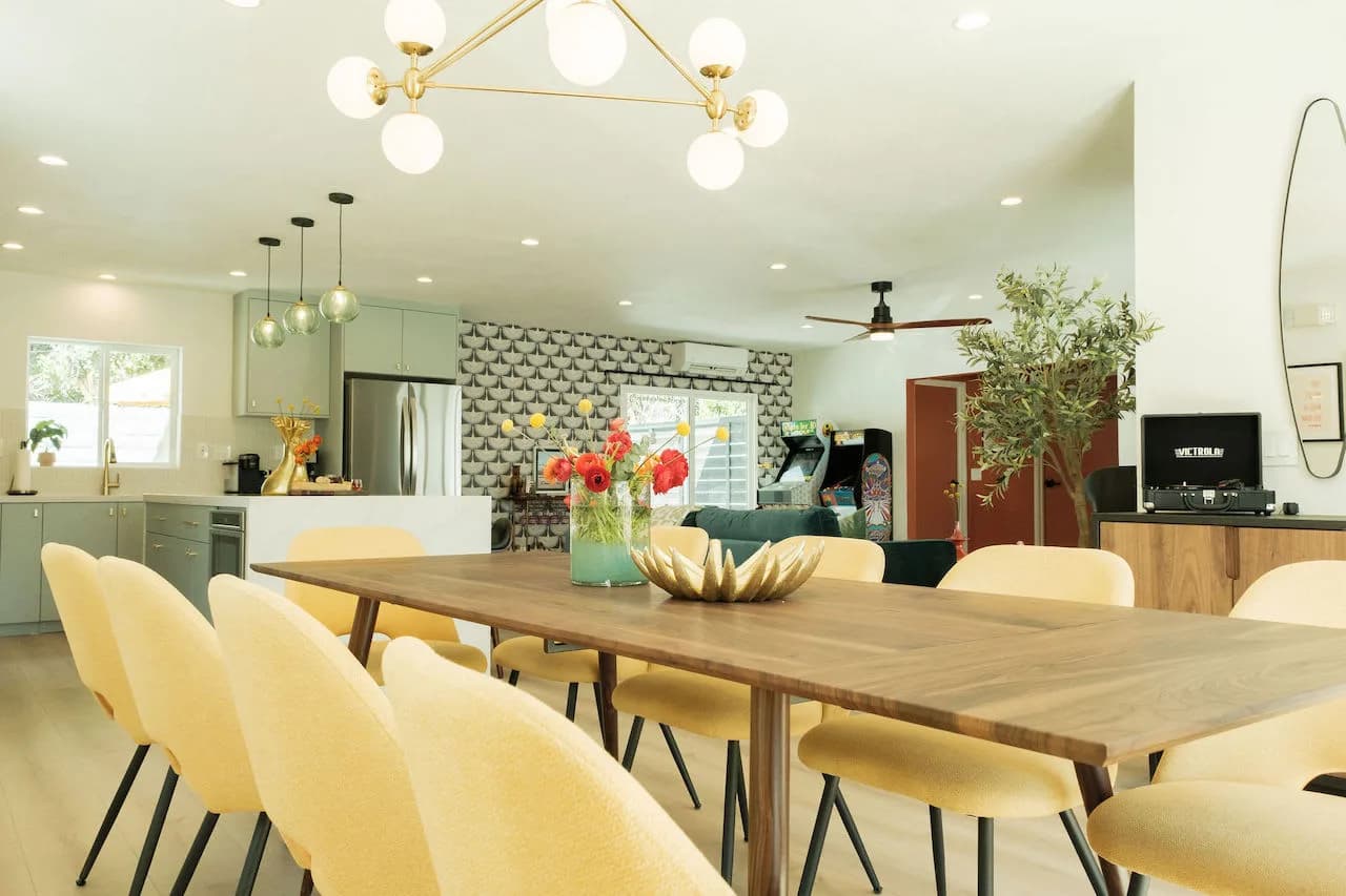 Desert Modern Retreat in Vibrant Palm Springs photo 4