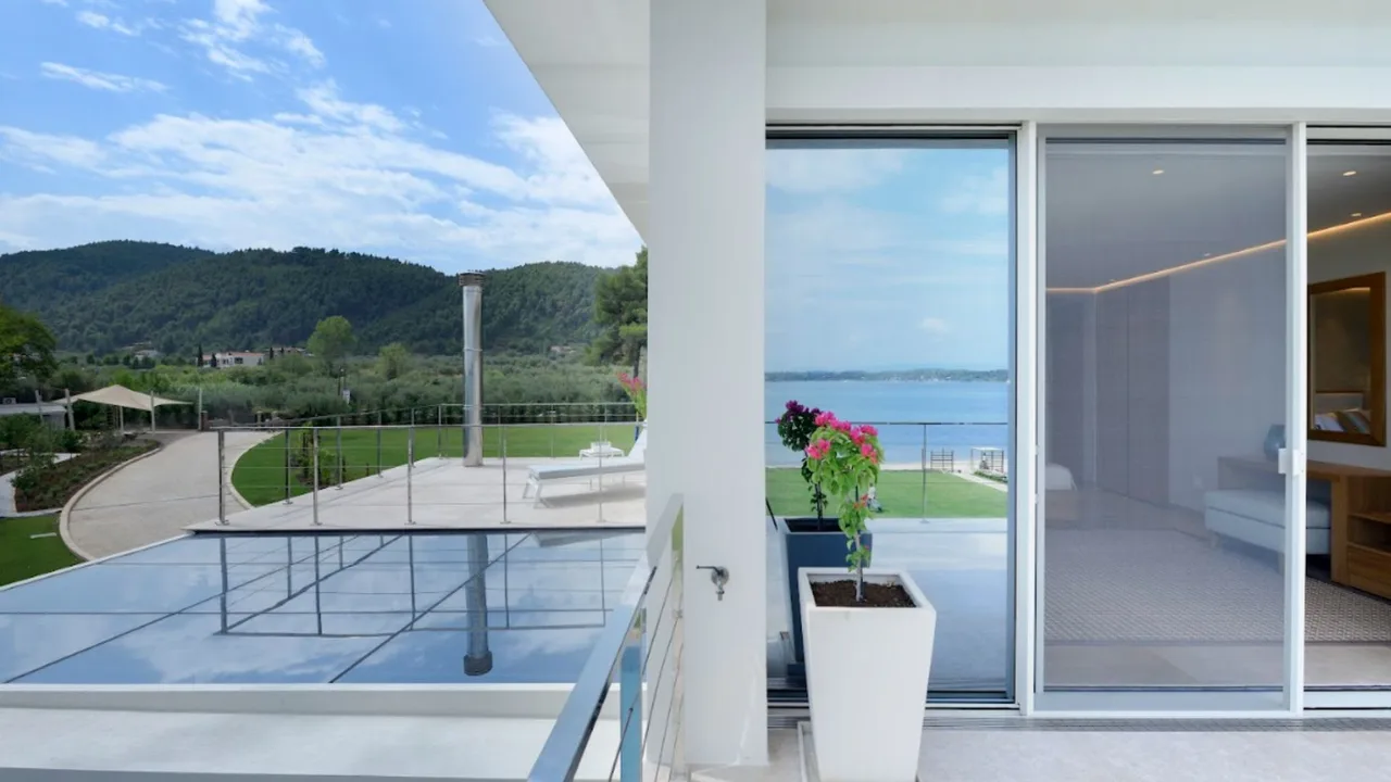 Halkidi's Mesmerizing 6BR Villa with Pool photo 3