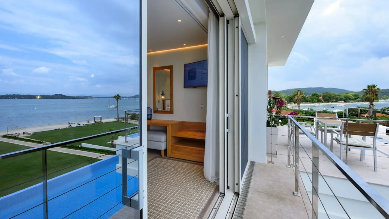 Halkidi's Mesmerizing 6BR Villa with Pool photo 4
