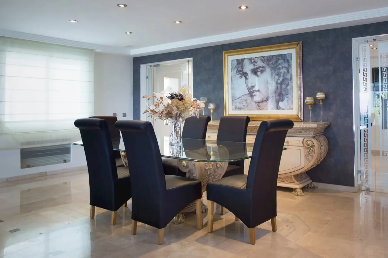 Modern And Elegant Versace Themed Villa photo 3