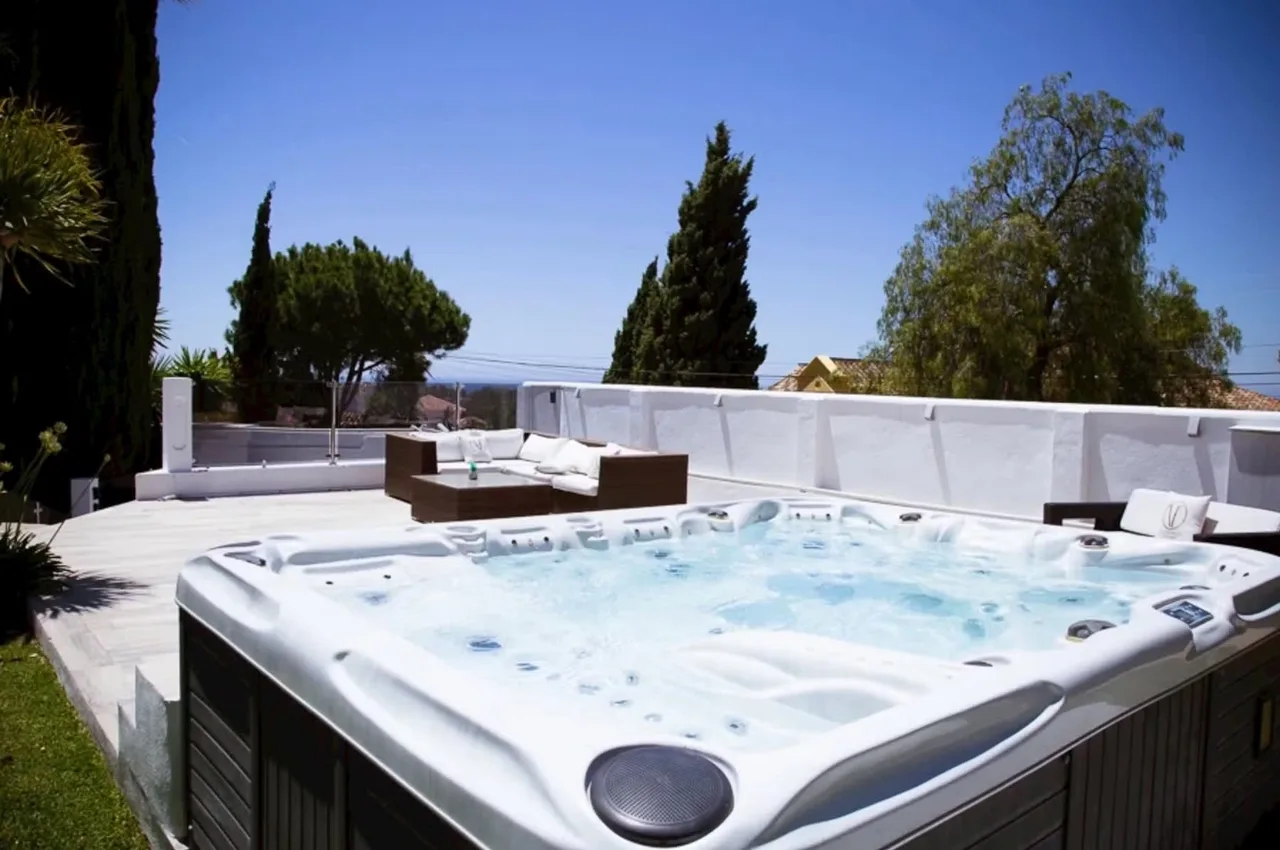 Modern And Elegant Versace Themed Villa photo 5