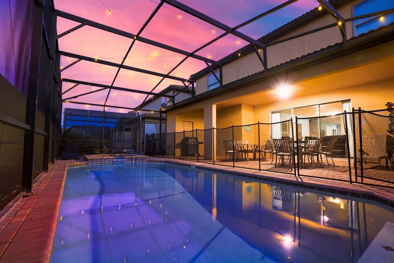 Group-Friendly Pool Villa in Four Corners Florida