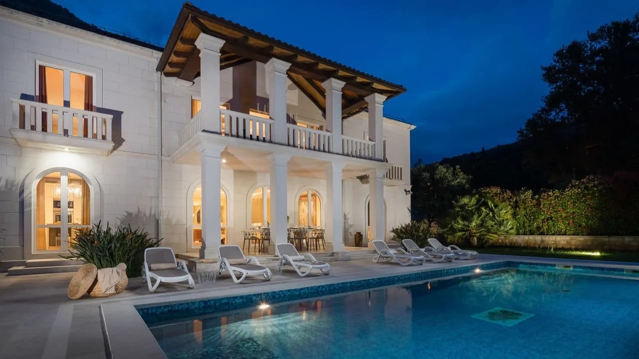 Exclusive Luxury Villa With Coastine View photo 4