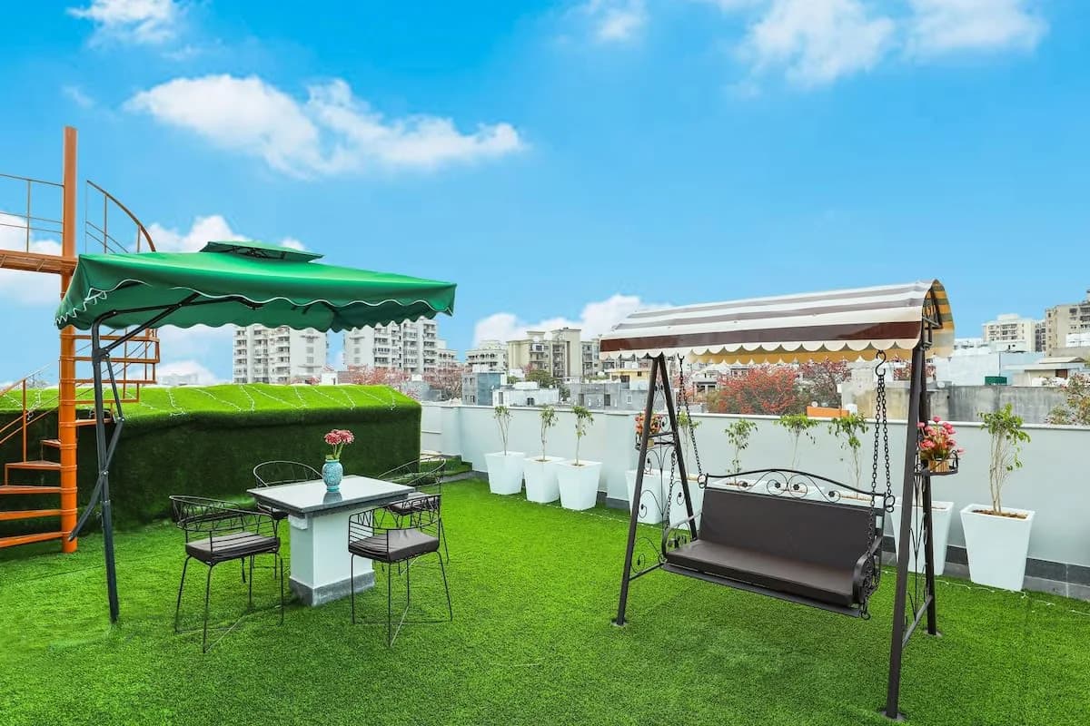 Jacuzzi-Penthouse with Garden in Gurgaon