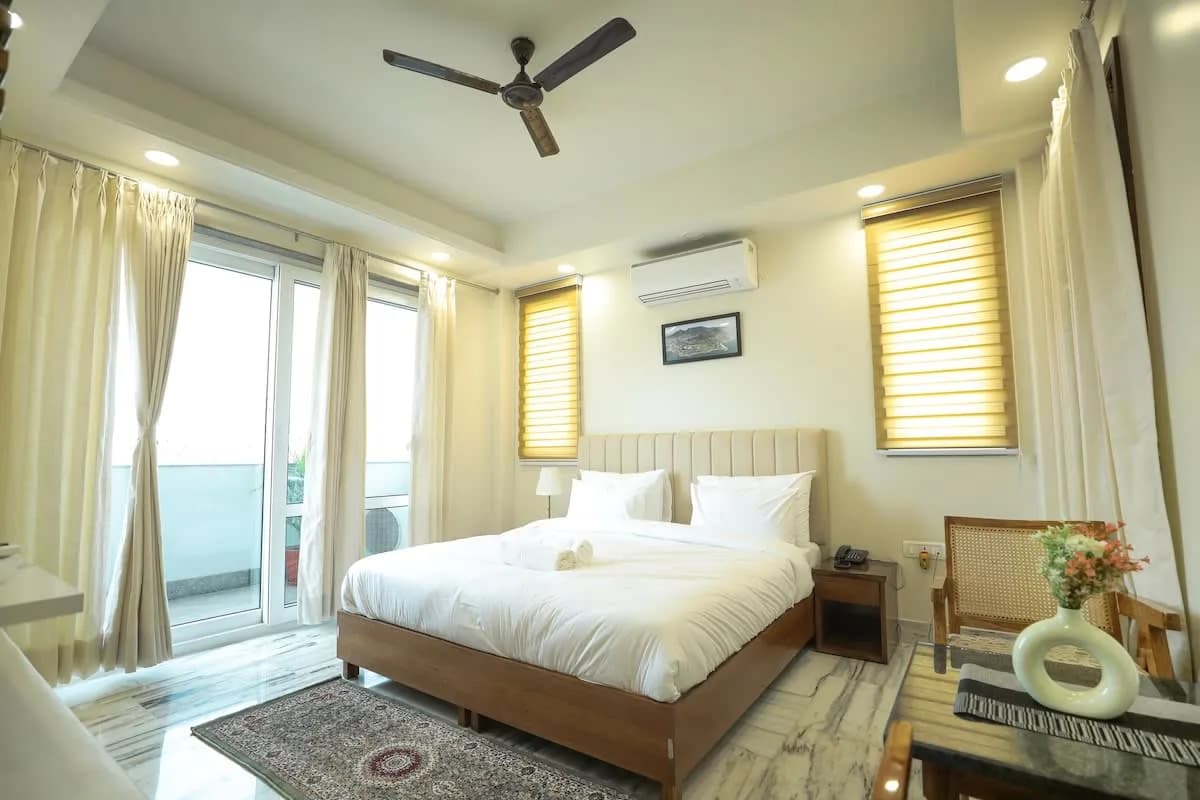 Accessible Two Bedroom Oasis in Gurgaon photo 3