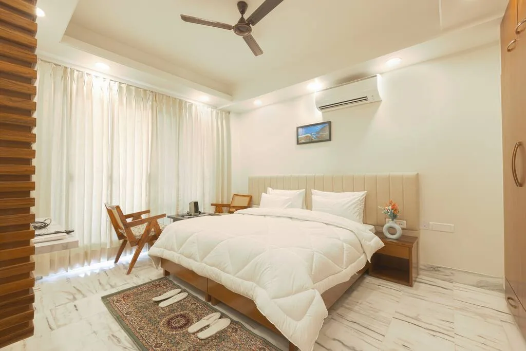 Accessible Two Bedroom Retreat in Gurgaon photo 4