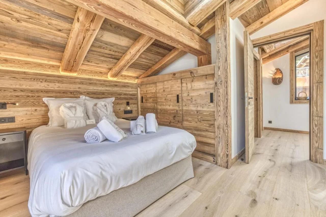 Ski Chalet with Mountain Views and Fireplace photo 3