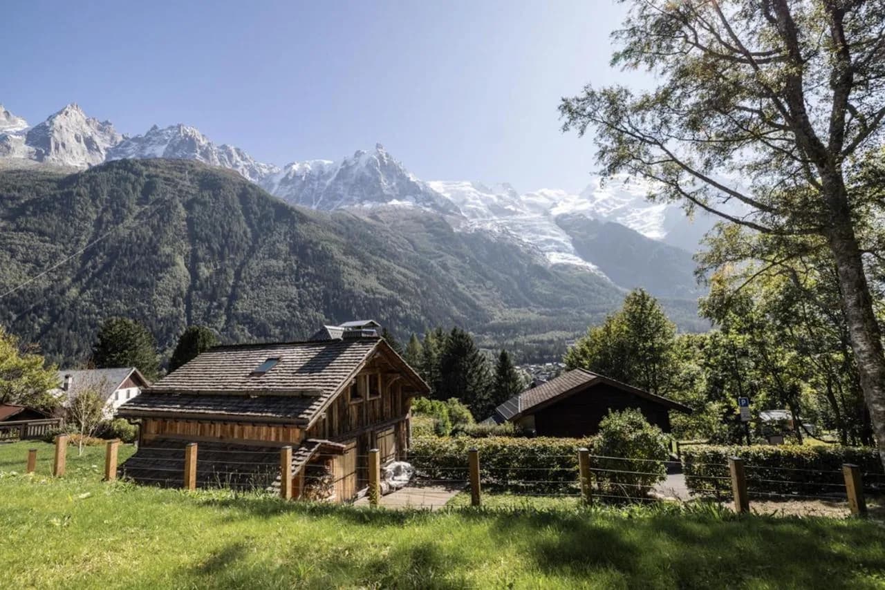 Ski Chalet with Mountain Views and Fireplace photo 4