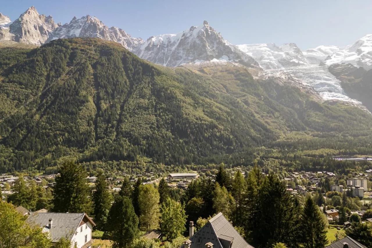 Ski Chalet with Mountain Views and Fireplace photo 5