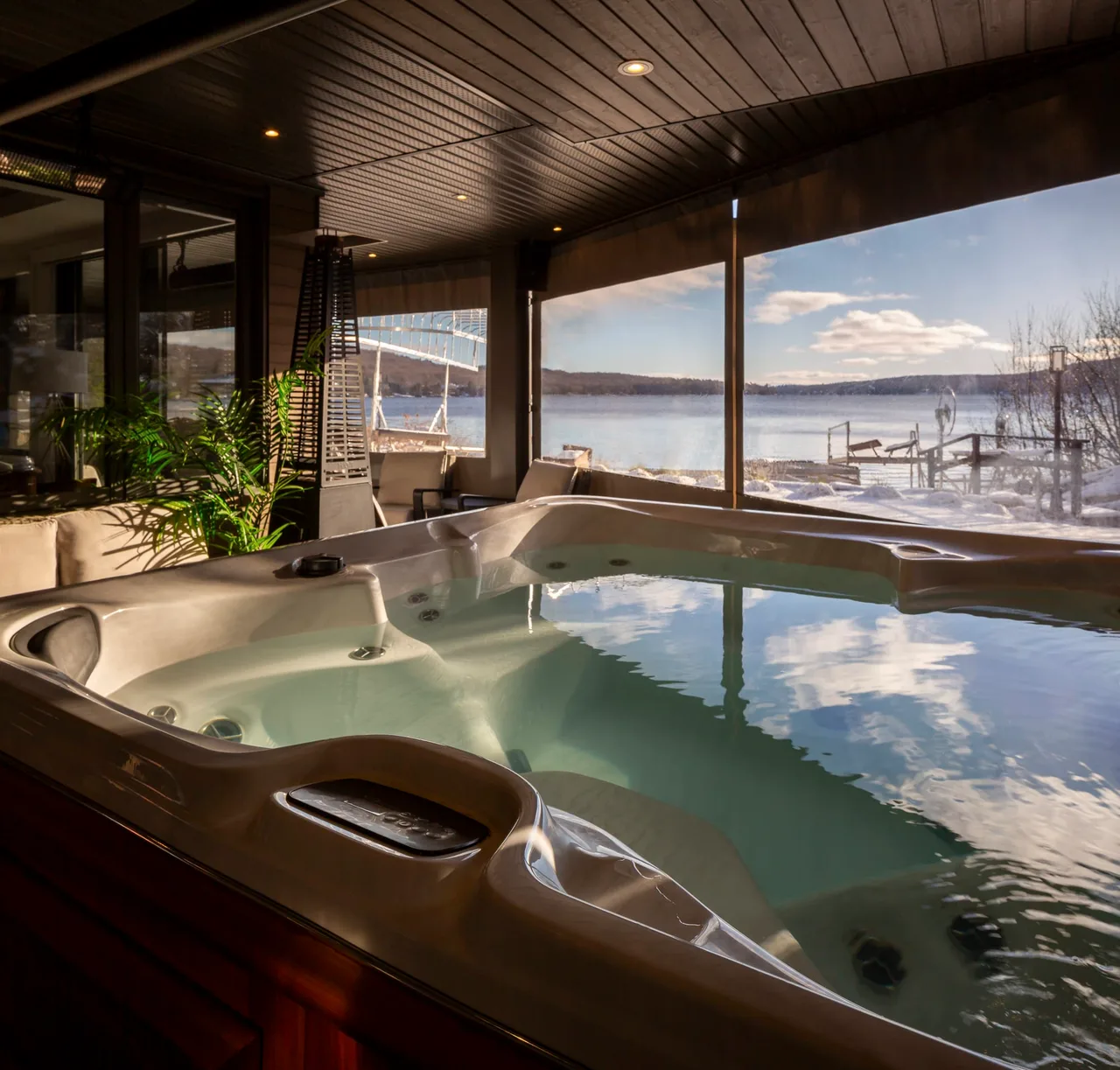 Lakeside Luxury Retreat With Spectacular Views photo 2