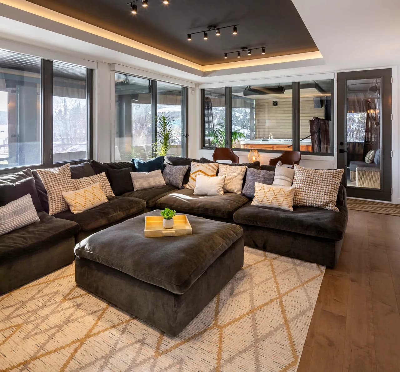 Lakeside Luxury Retreat With Spectacular Views photo 3