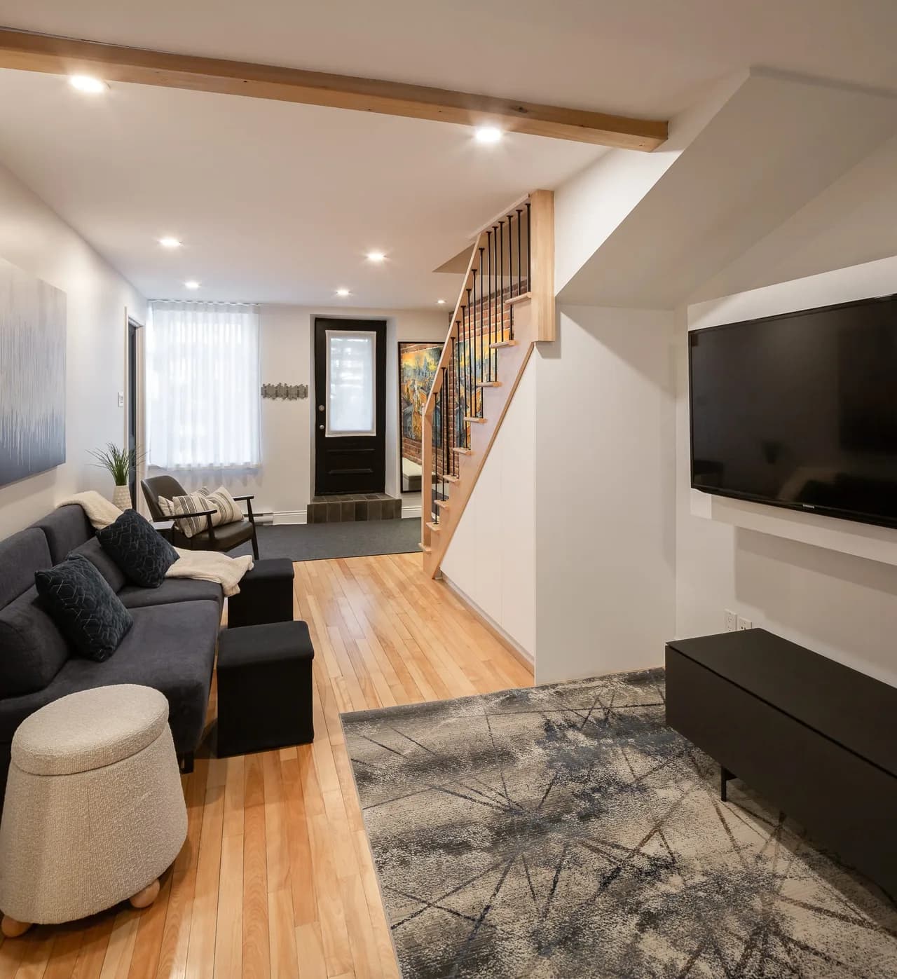 Luxurious Townhouse in Vibrant Neighborhood photo 5