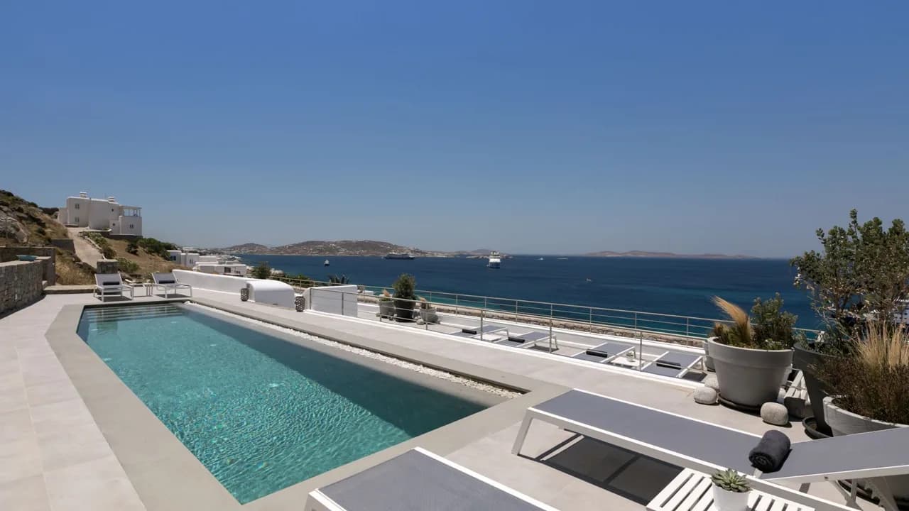 True Mykonian-style 3BR Villa in Tourlos