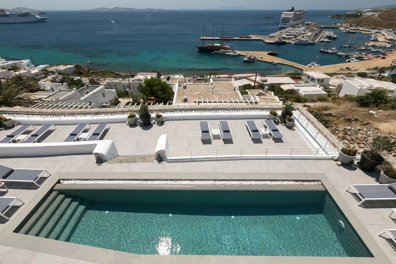 True Mykonian-style 3BR Villa in Tourlos photo 5