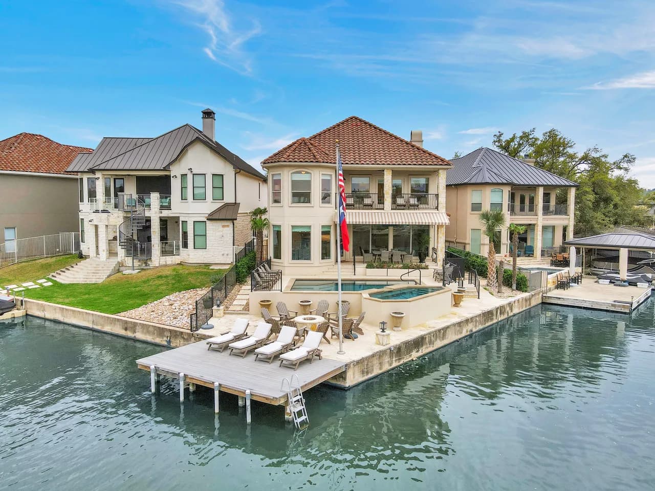 Luxury Lake House with Concierge in Horseshoe Bay