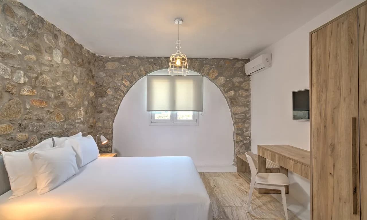 Charming Apartment W/ Traditional Stone Walls