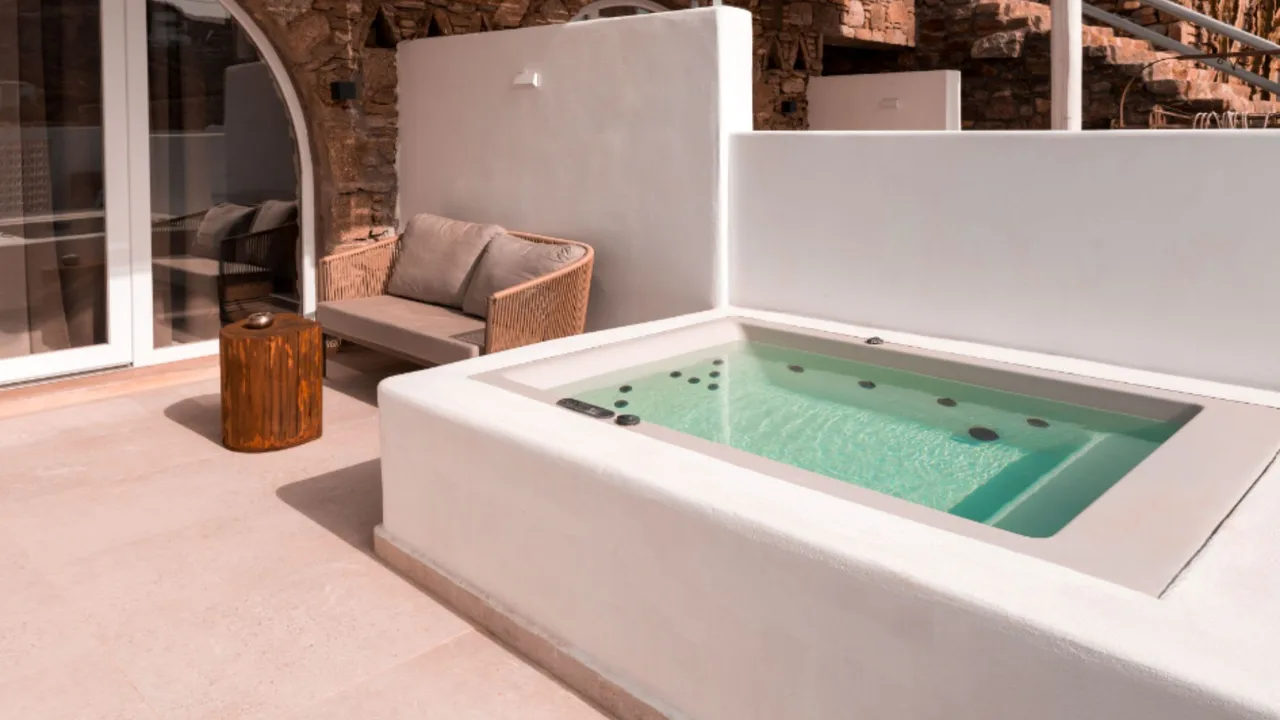 Emerald Enclave Romantic Hideaway Hot Tub photo 4