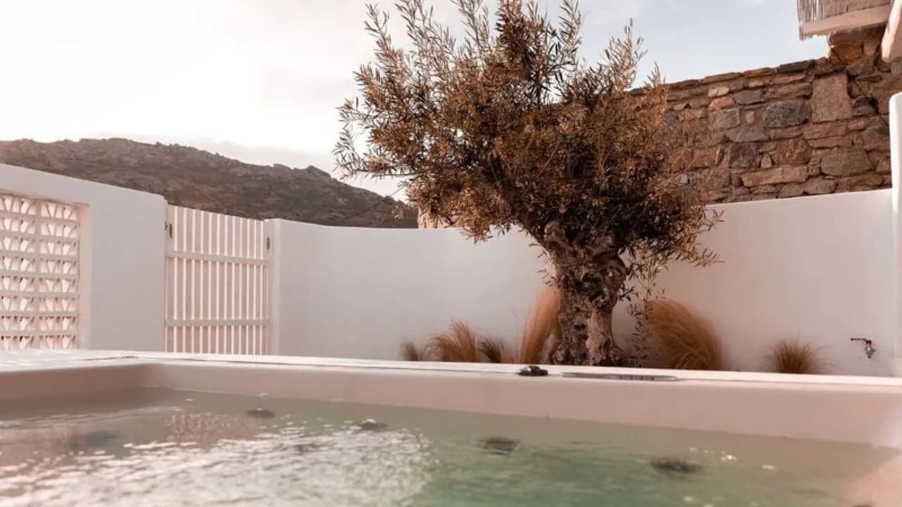Emerald Enclave Romantic Hideaway Hot Tub photo 5