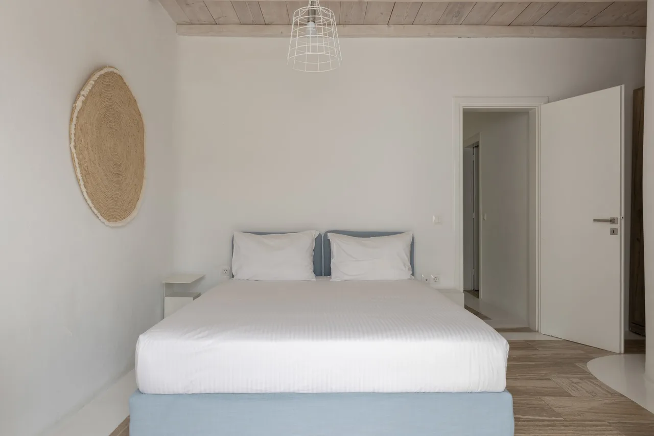 Elegant Suite With Living Room & Kitchenette photo 3