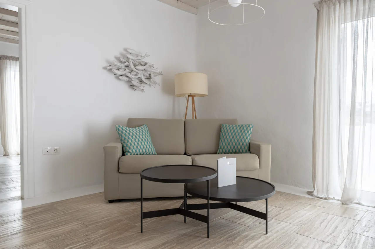 Elegant Suite With Living Room & Kitchenette photo 5