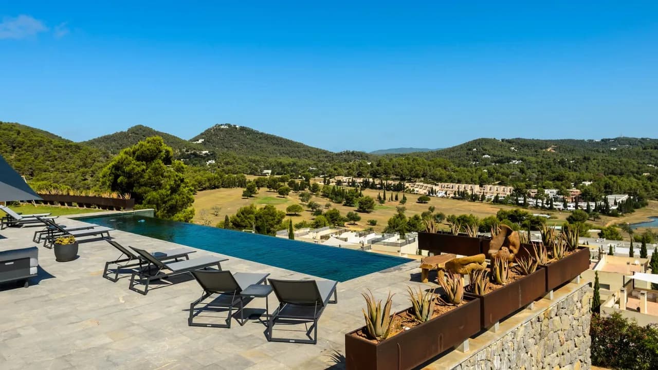 Stunning Modern Villa Overlooking The Golf Course photo 2