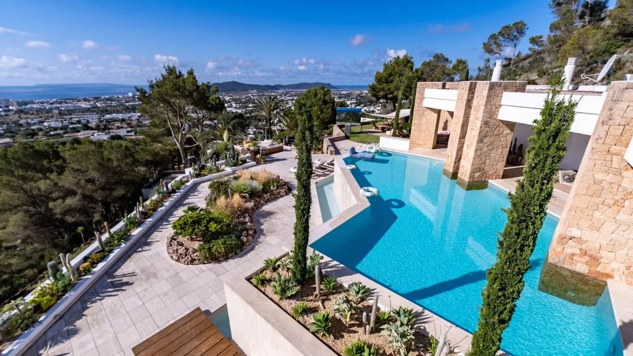 Secluded 6BR Villa Atop The Hill With Infinity Pool