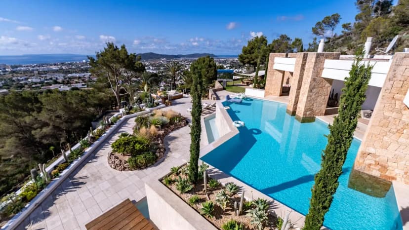 Secluded 6BR Villa Atop The Hill With Infinity Pool