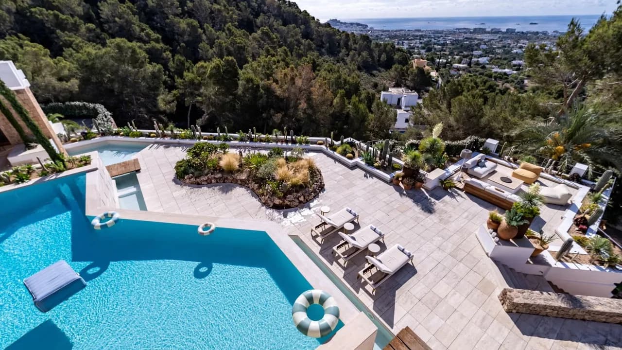 Secluded 6BR Villa Atop The Hill With Infinity Pool photo 2