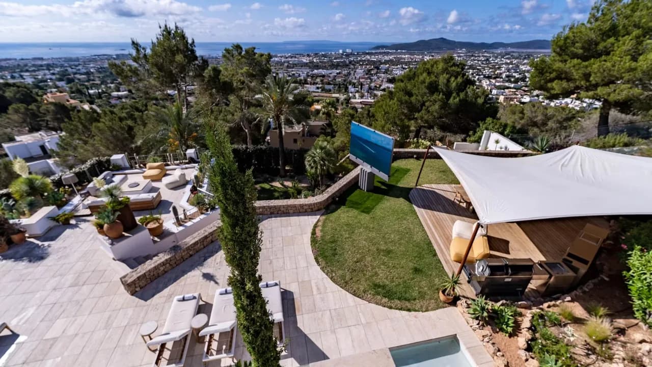 Secluded 6BR Villa Atop The Hill With Infinity Pool photo 3