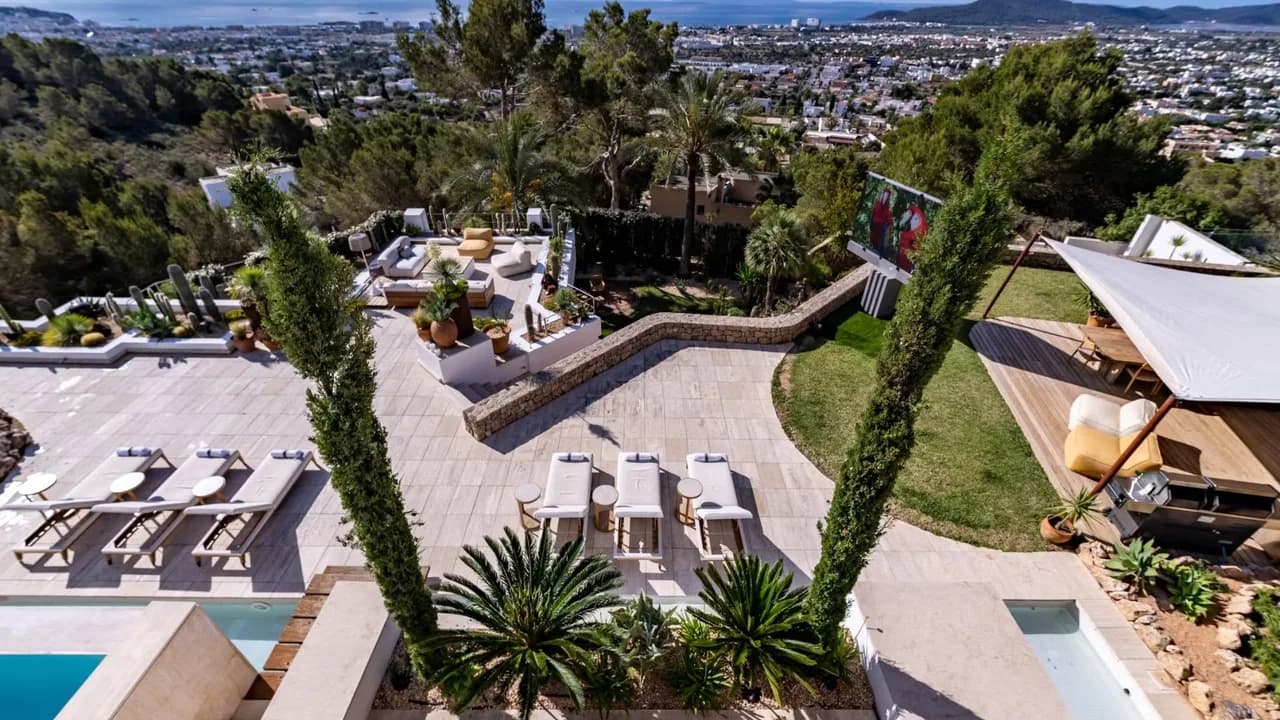 Secluded 6BR Villa Atop The Hill With Infinity Pool photo 4