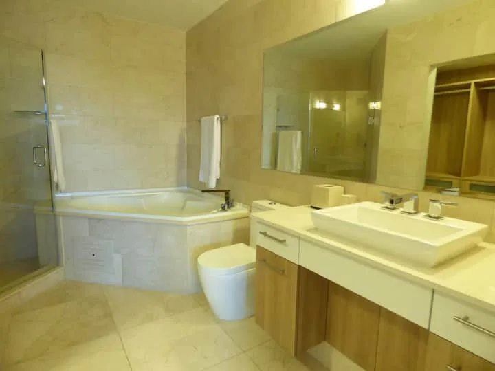 Beachfront Condo with Rooftop Pool photo 5