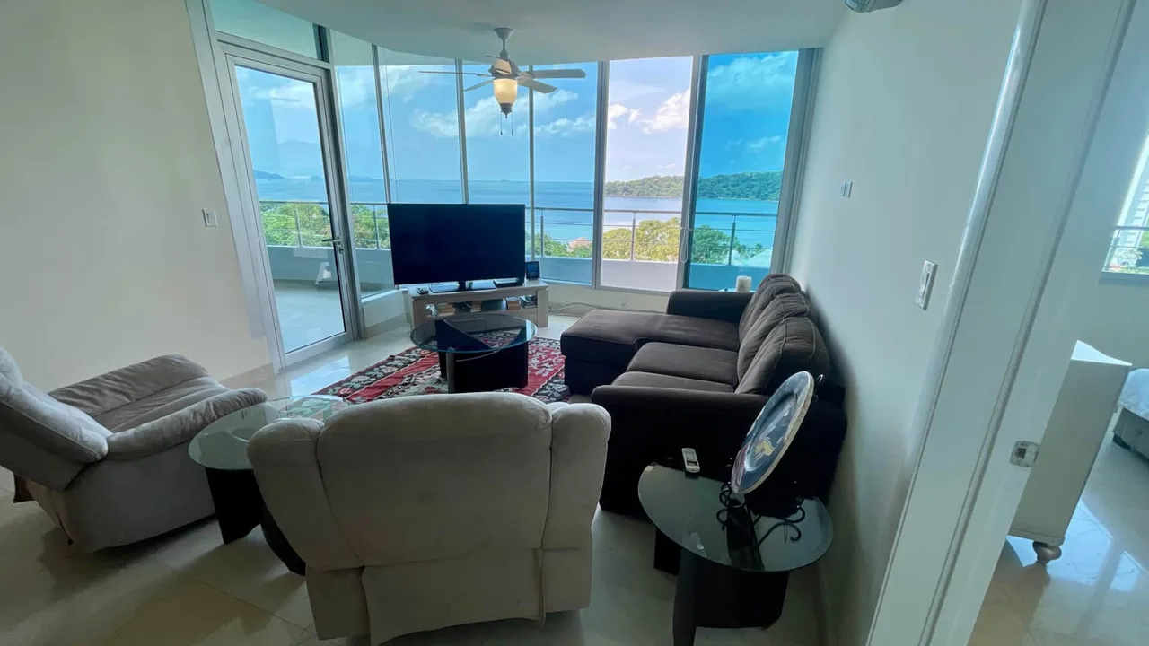 Great Beachfront Two-Bedroom Apartment photo 2