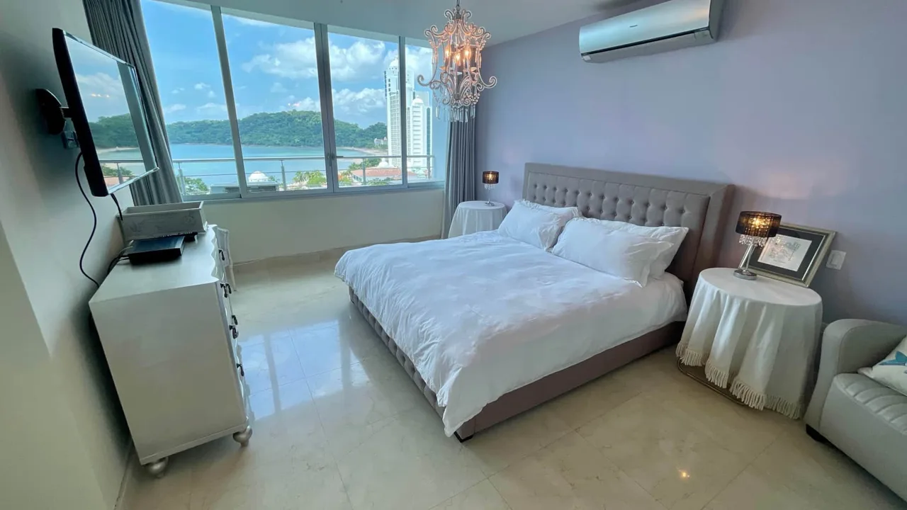 Great Beachfront Two-Bedroom Apartment photo 3