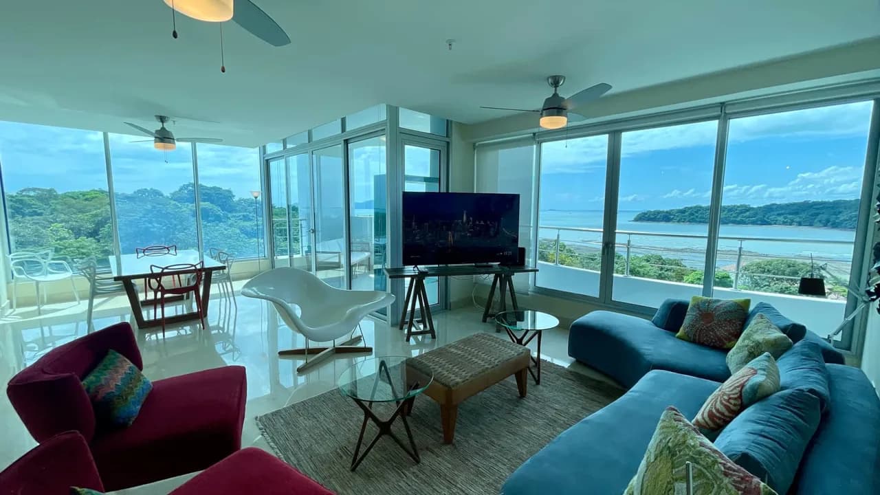 Incredible Oceanview Two-Bedroom Apartment photo 2
