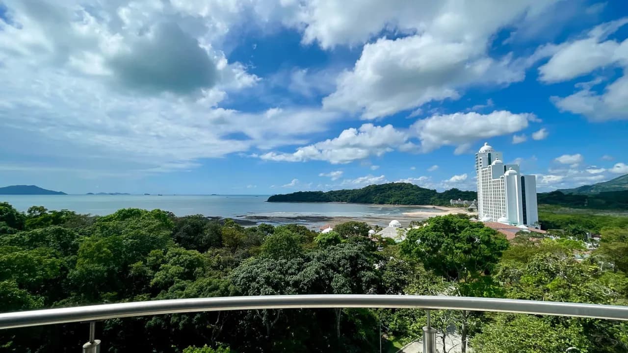 Incredible Oceanview Two-Bedroom Apartment photo 4