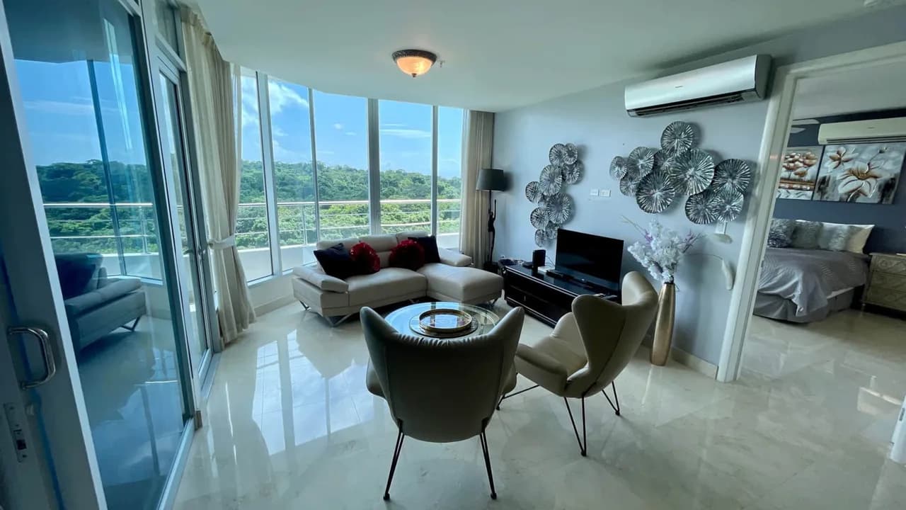 Luxury Two Bedroom Condo Near Beach photo 2
