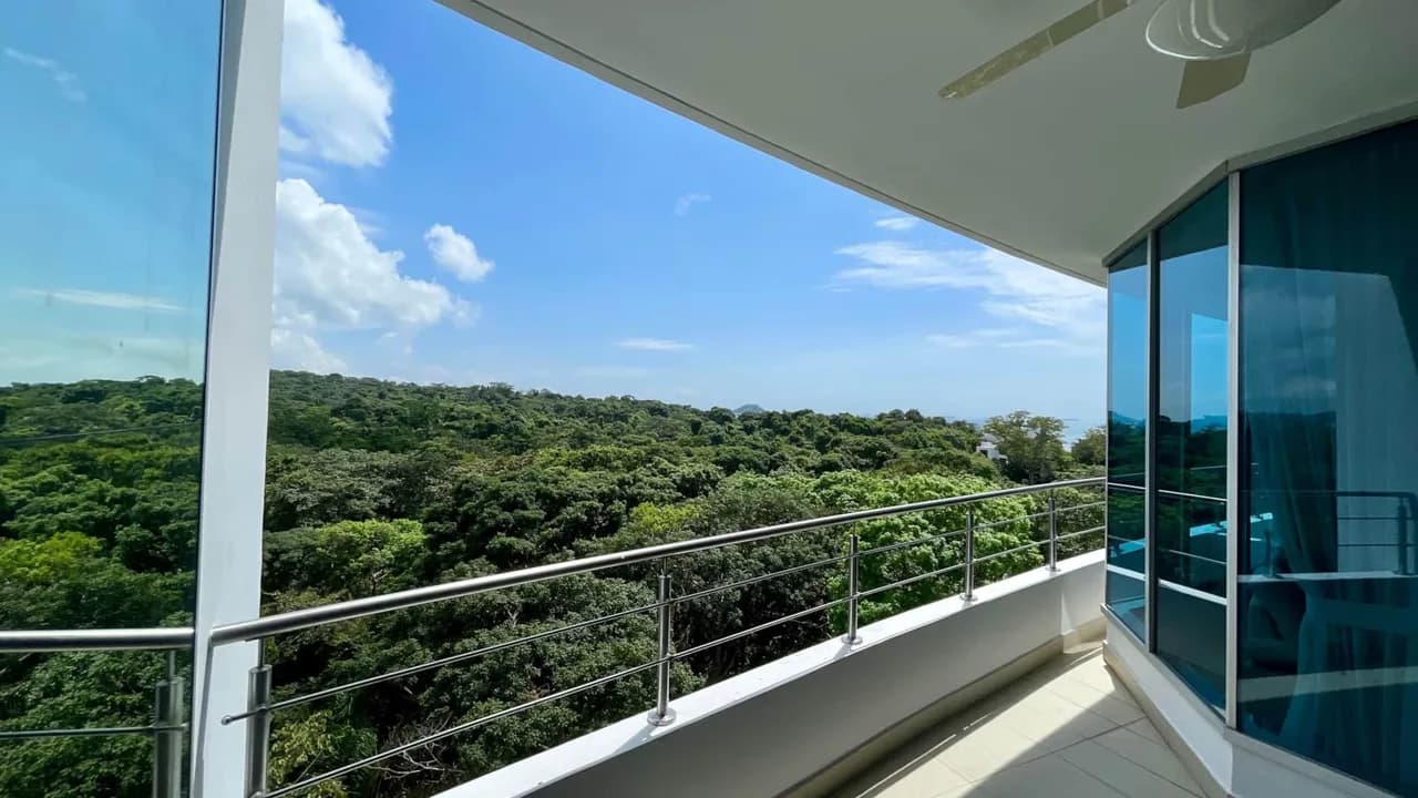 Luxury Two Bedroom Condo Near Beach photo 4