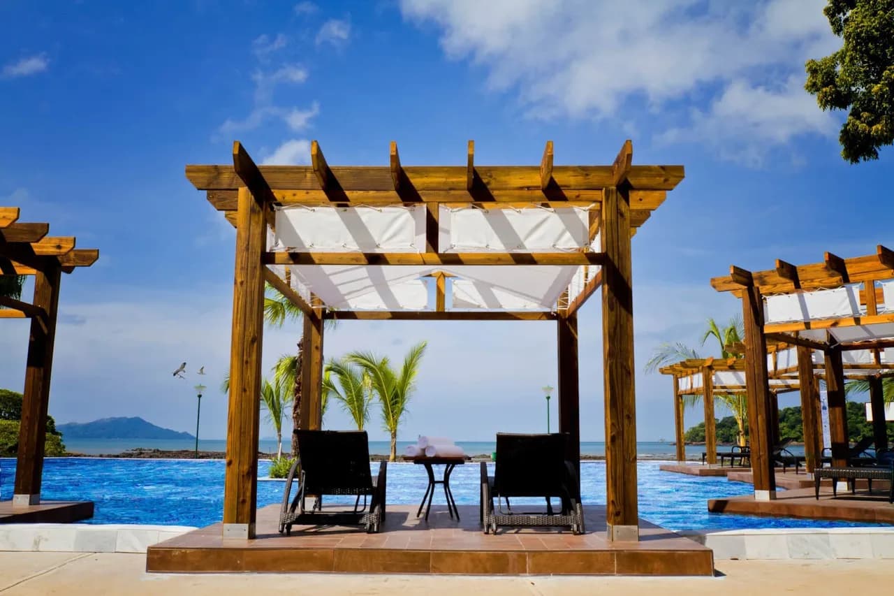 Luxury Two Bedroom Condo Near Beach photo 5