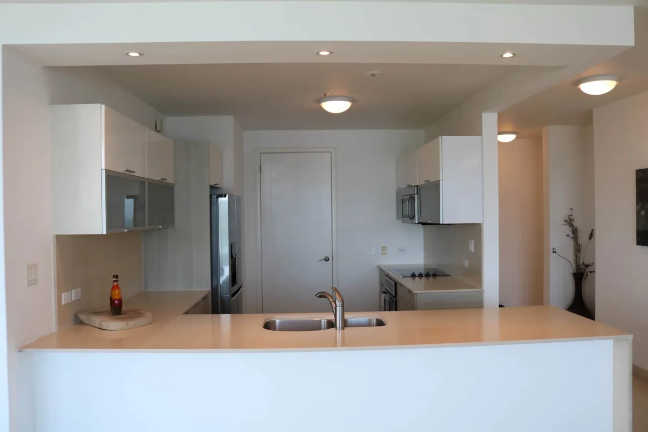Stunning Apartment with Rooftop Pool Access photo 3