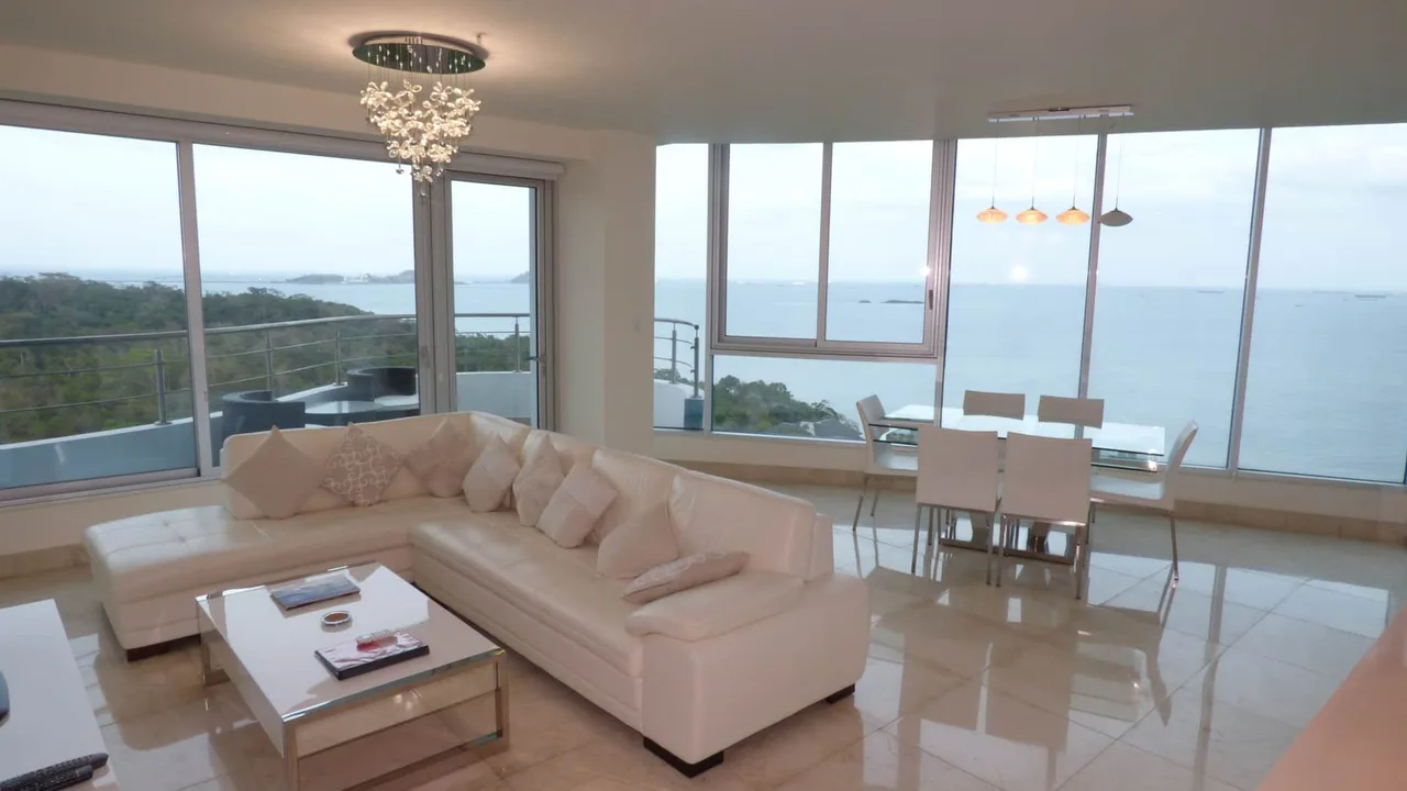 Breathtaking 2BR Oceanview Apartment With Jacuzzi photo 2