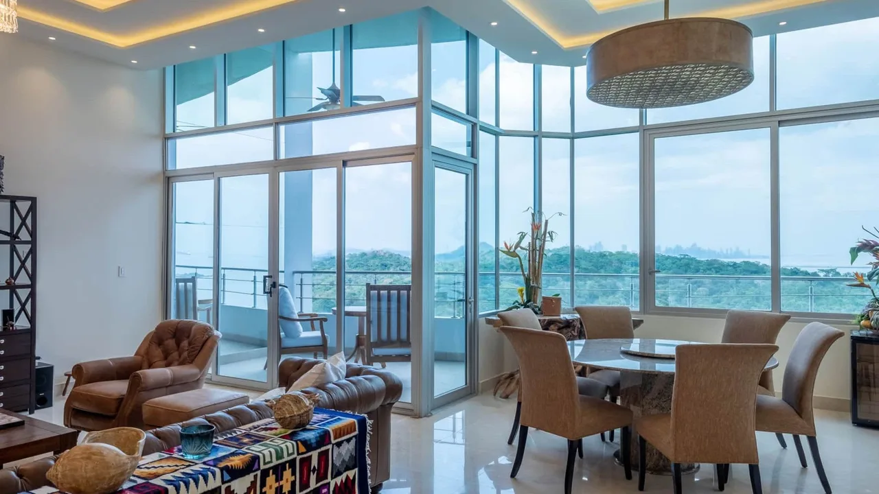 4-Bedroom Uniquely Designed Penthouse With Balcony photo 2