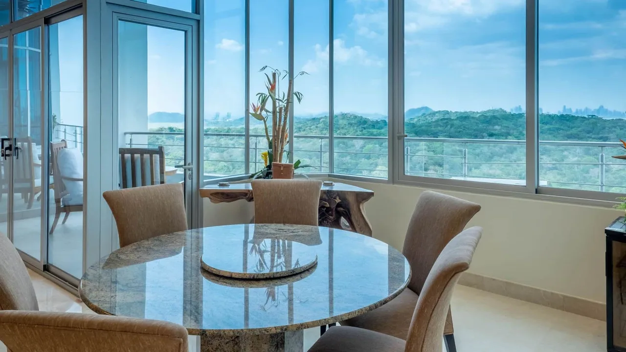 4-Bedroom Uniquely Designed Penthouse With Balcony photo 3