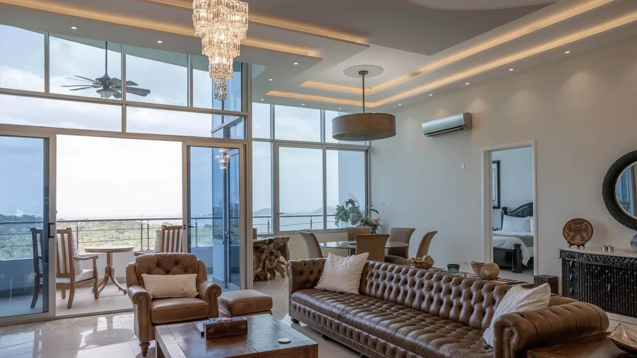 4-Bedroom Uniquely Designed Penthouse With Balcony photo 4