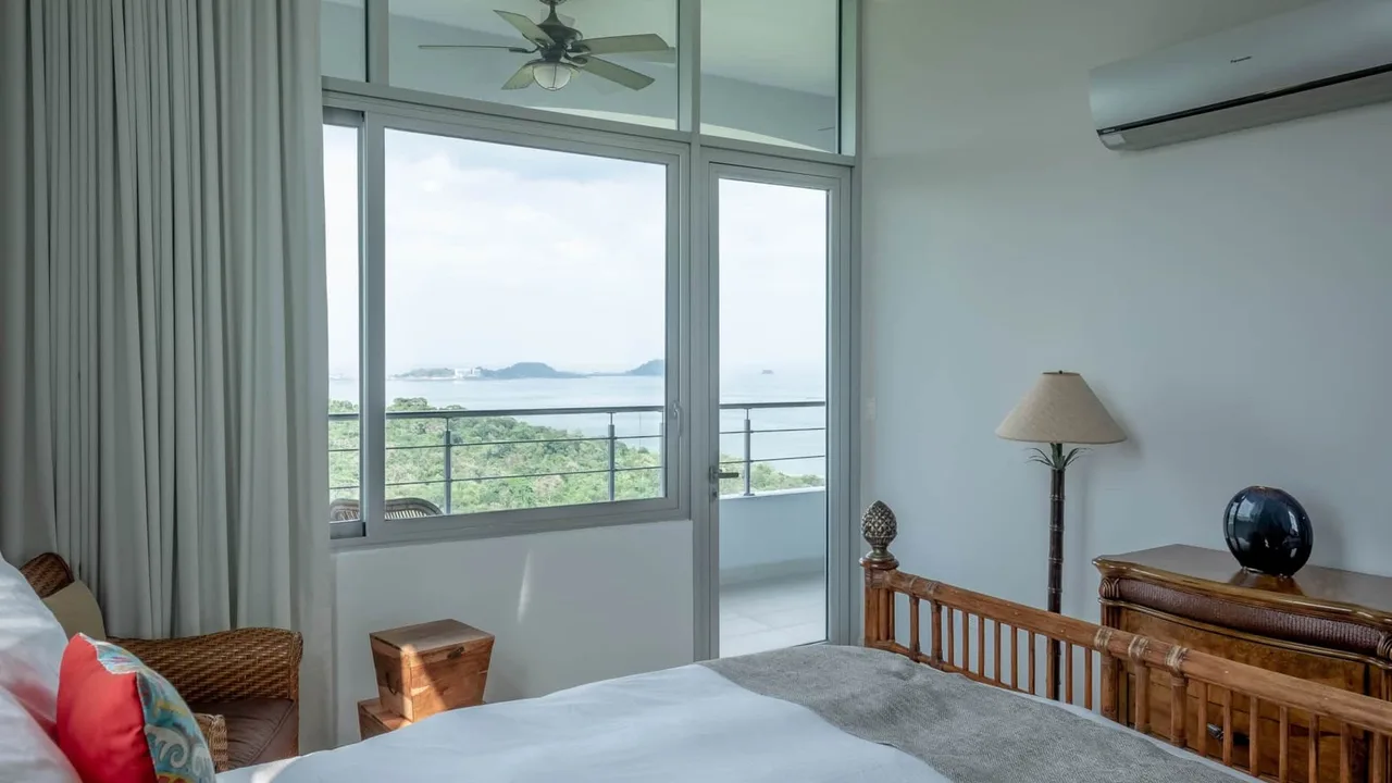 4-Bedroom Uniquely Designed Penthouse With Balcony photo 5
