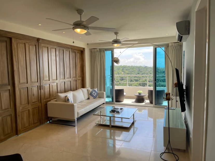 Apartment With Rooftop Pool in Playa Bonita