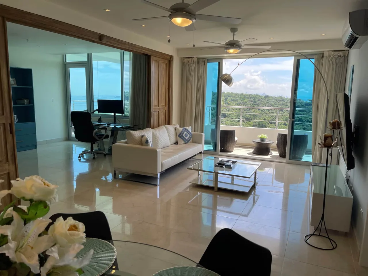 Apartment With Rooftop Pool in Playa Bonita photo 2